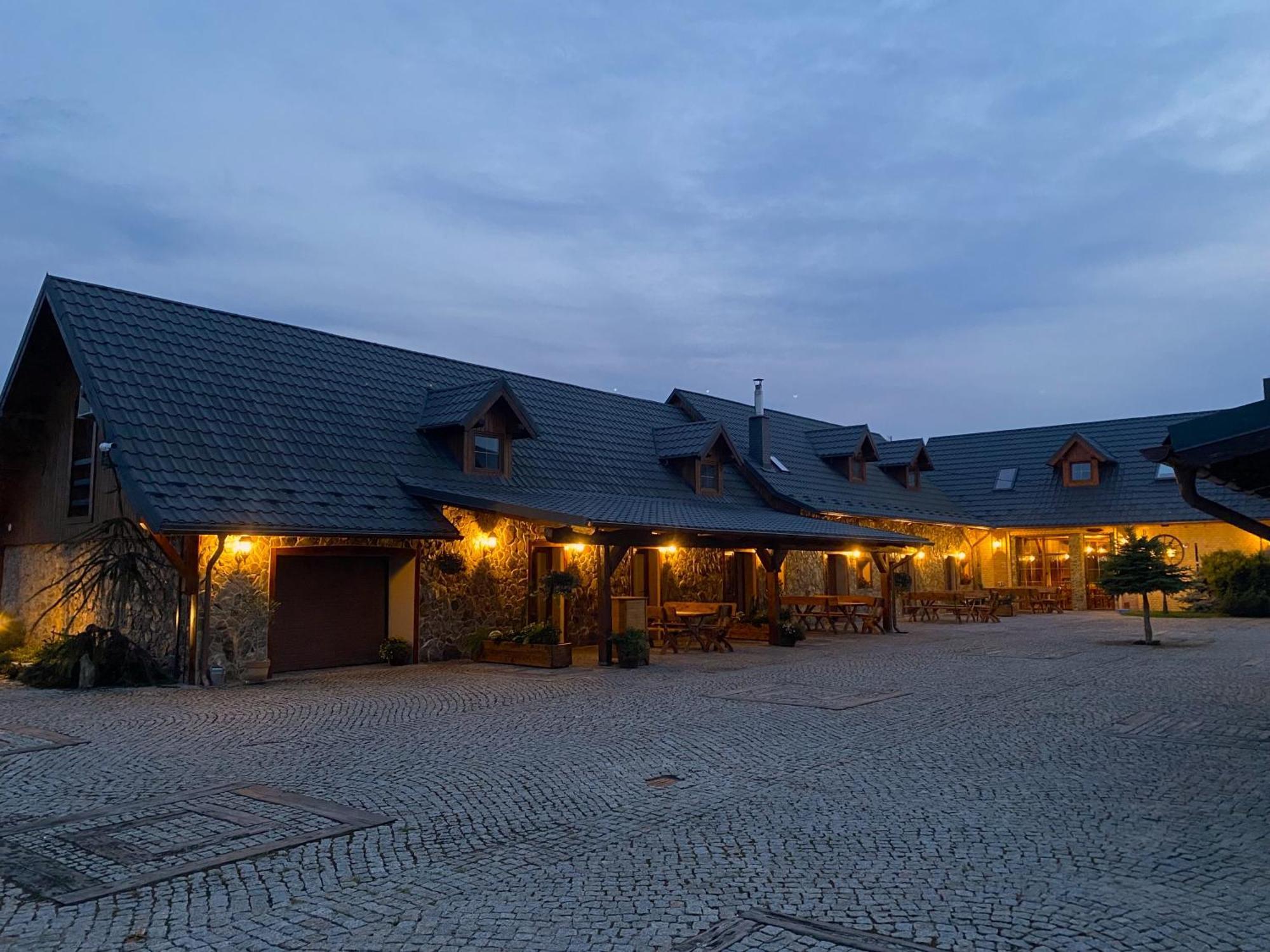Kamien I Sowa Aparthotel Lipinki Luzyckie Exterior photo